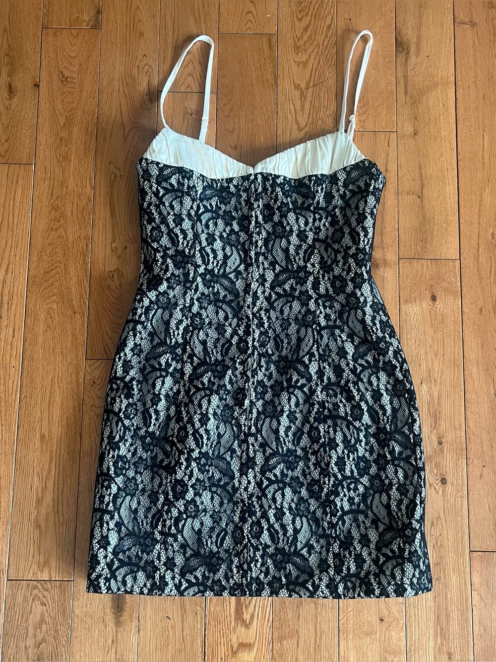 Rumored Versailles Mini Dress Lace Black Cream - Size 6 - Picture 4 of 9